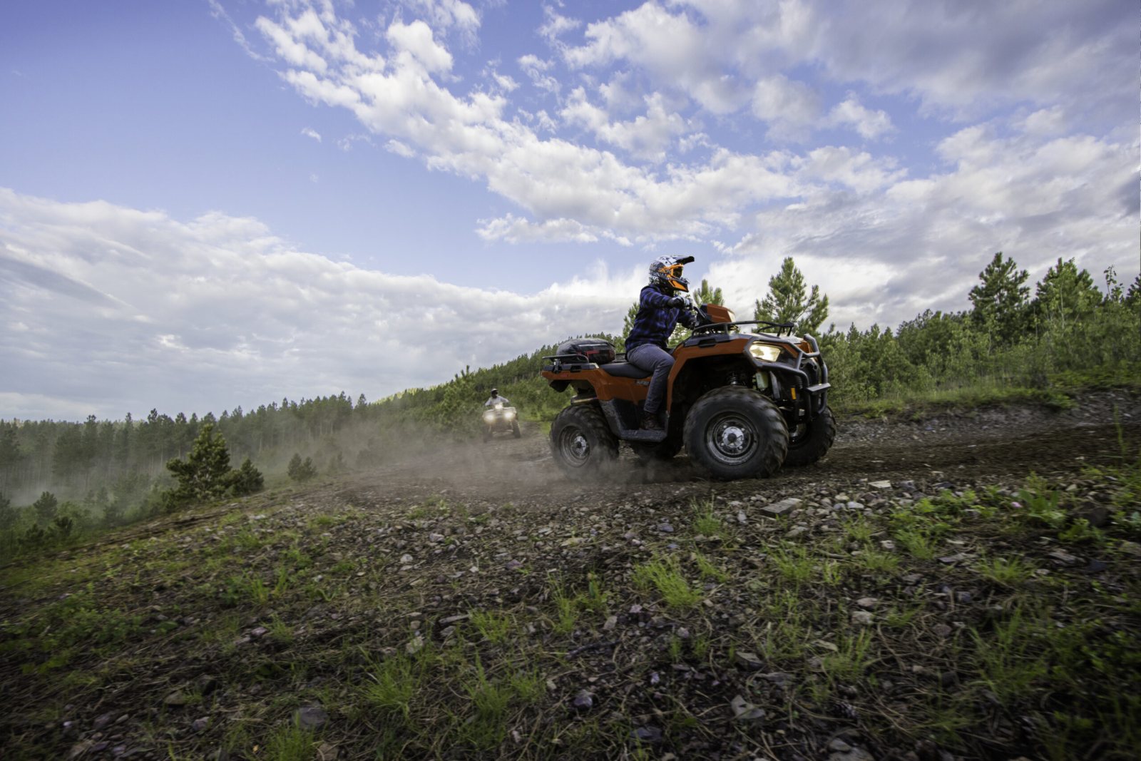 Modelová řada Polaris Off Road pro rok 2023 s novými vylepšeními a novými barvami se blíží k dealerům