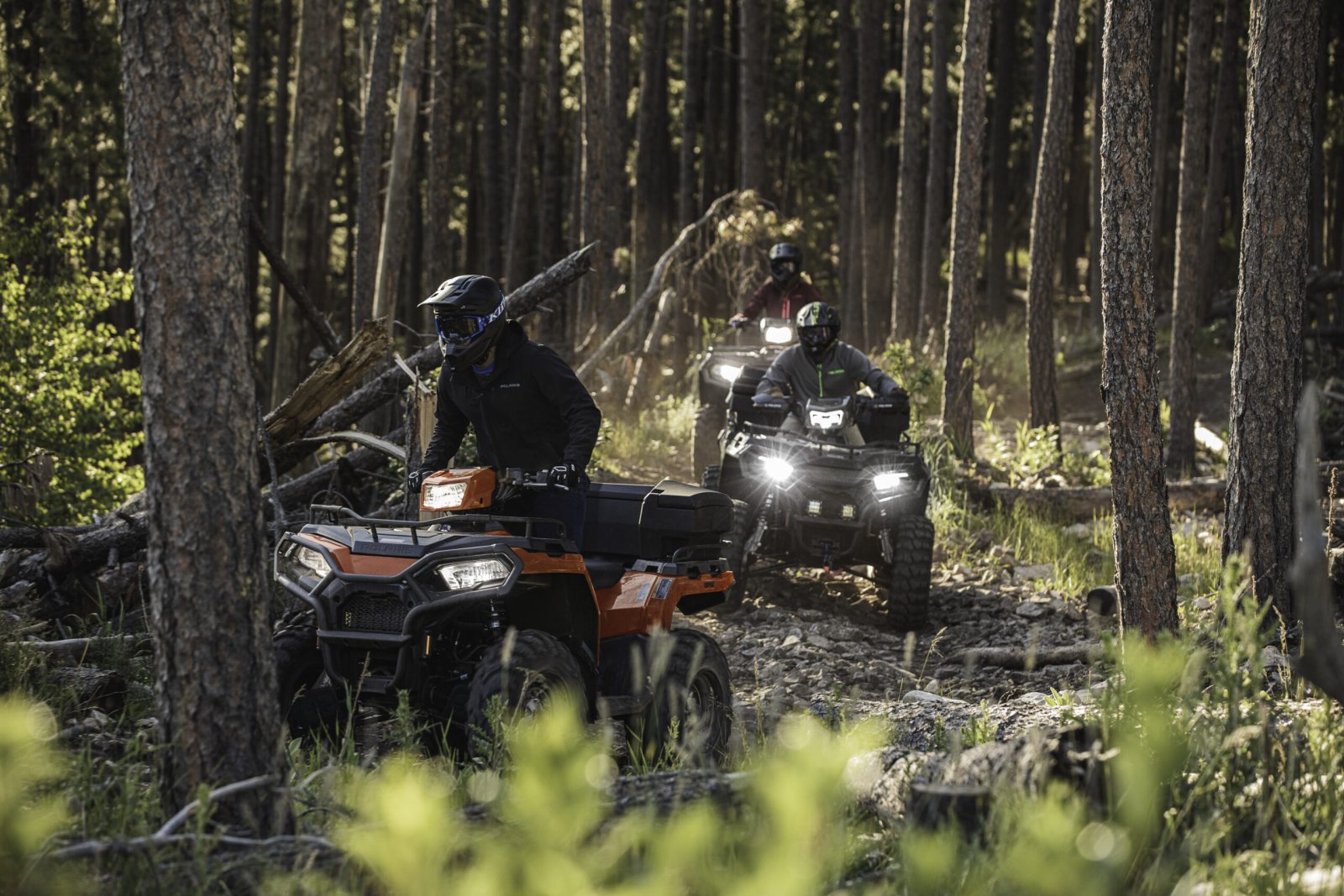 Modelová řada Polaris Off Road pro rok 2023 s novými vylepšeními a novými barvami se blíží k dealerům
