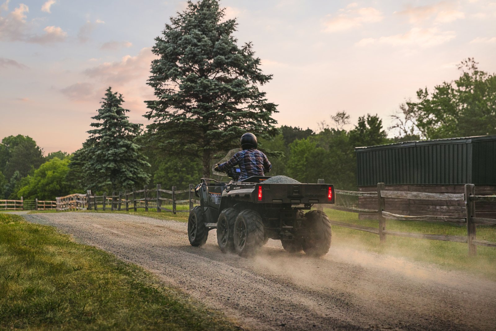 Polaris představuje svoji nejkomplexnější řadu ATV Pro dvě osoby