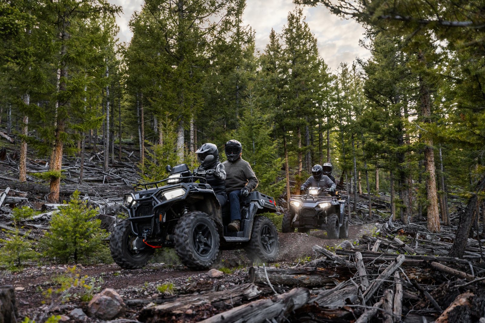 Polaris představuje svoji nejkomplexnější řadu ATV Pro dvě osoby