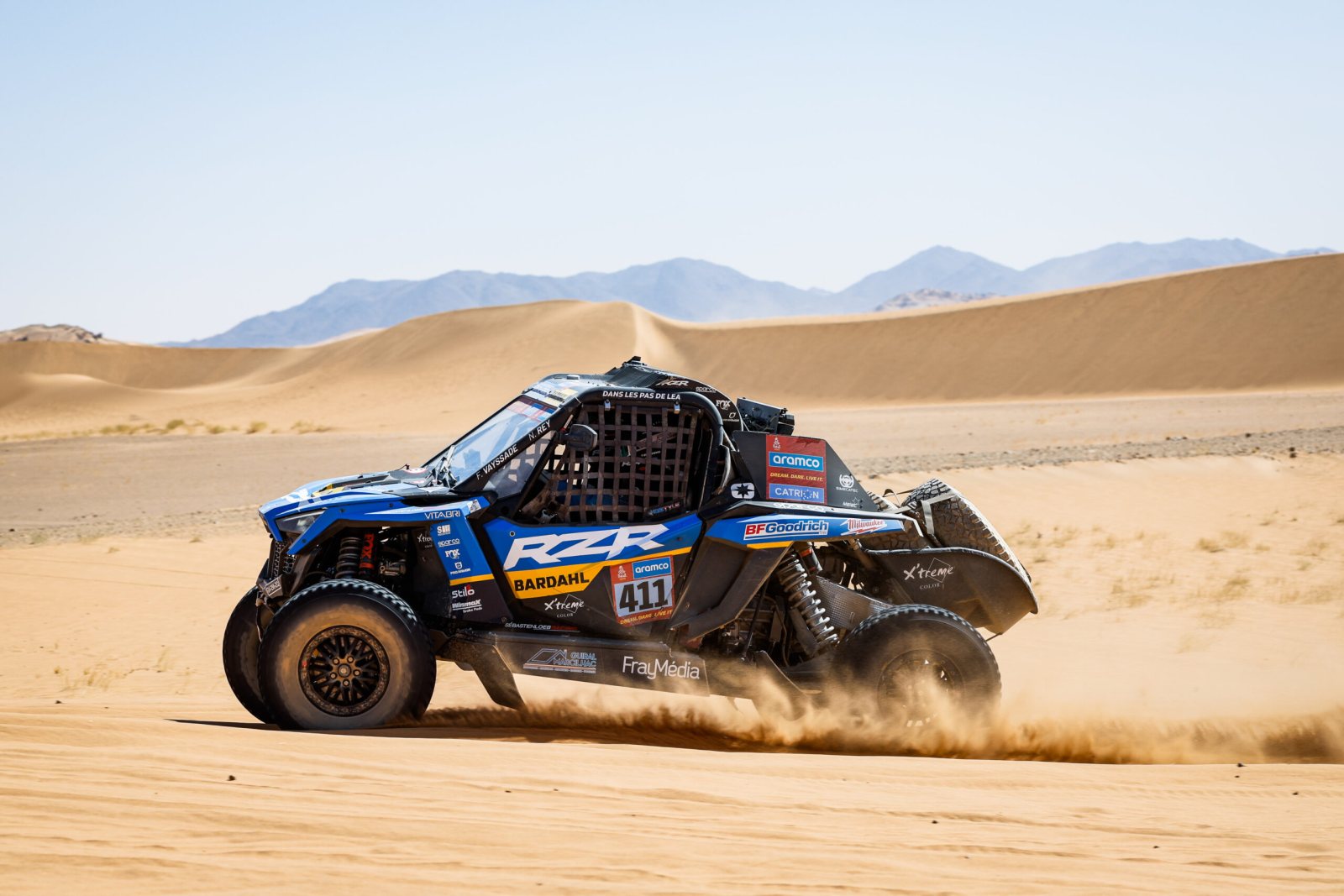 Tým Sébastien Loeb Racing – RZR Factory Racing je v polovině Dakaru ve vedení kategorie SSV