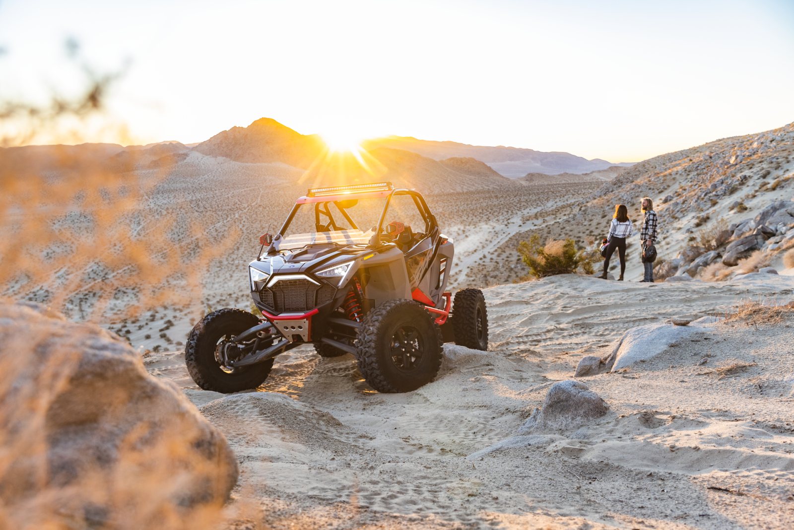 Polaris představuje svoje nejsilnější a nejmodernější Side-By-Side: RZR Pro R a RZR Turbo R