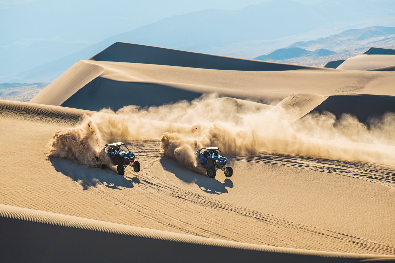 Polaris představuje svoje nejsilnější a nejmodernější Side-By-Side: RZR Pro R a RZR Turbo R