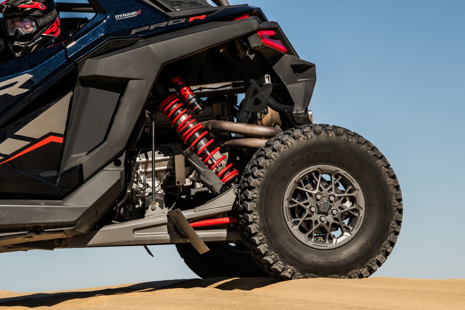 Polaris představuje svoje nejsilnější a nejmodernější Side-By-Side: RZR Pro R a RZR Turbo R