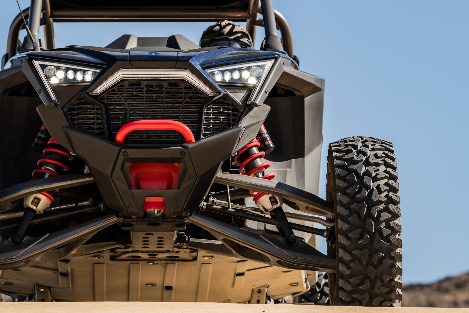 Polaris představuje svoje nejsilnější a nejmodernější Side-By-Side: RZR Pro R a RZR Turbo R