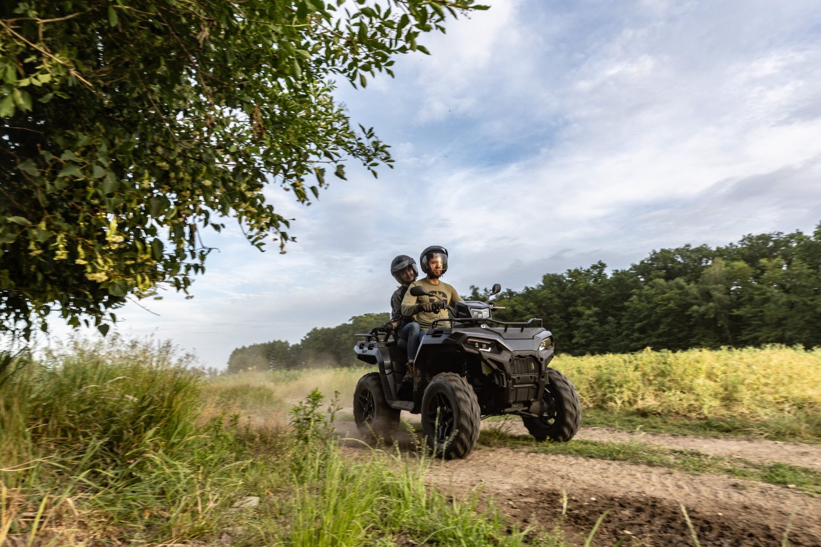 Polaris Off Road rozšiřuje modelovou nabídku pro rok 2026, včetně zcela nového ATV pro dva jezdce