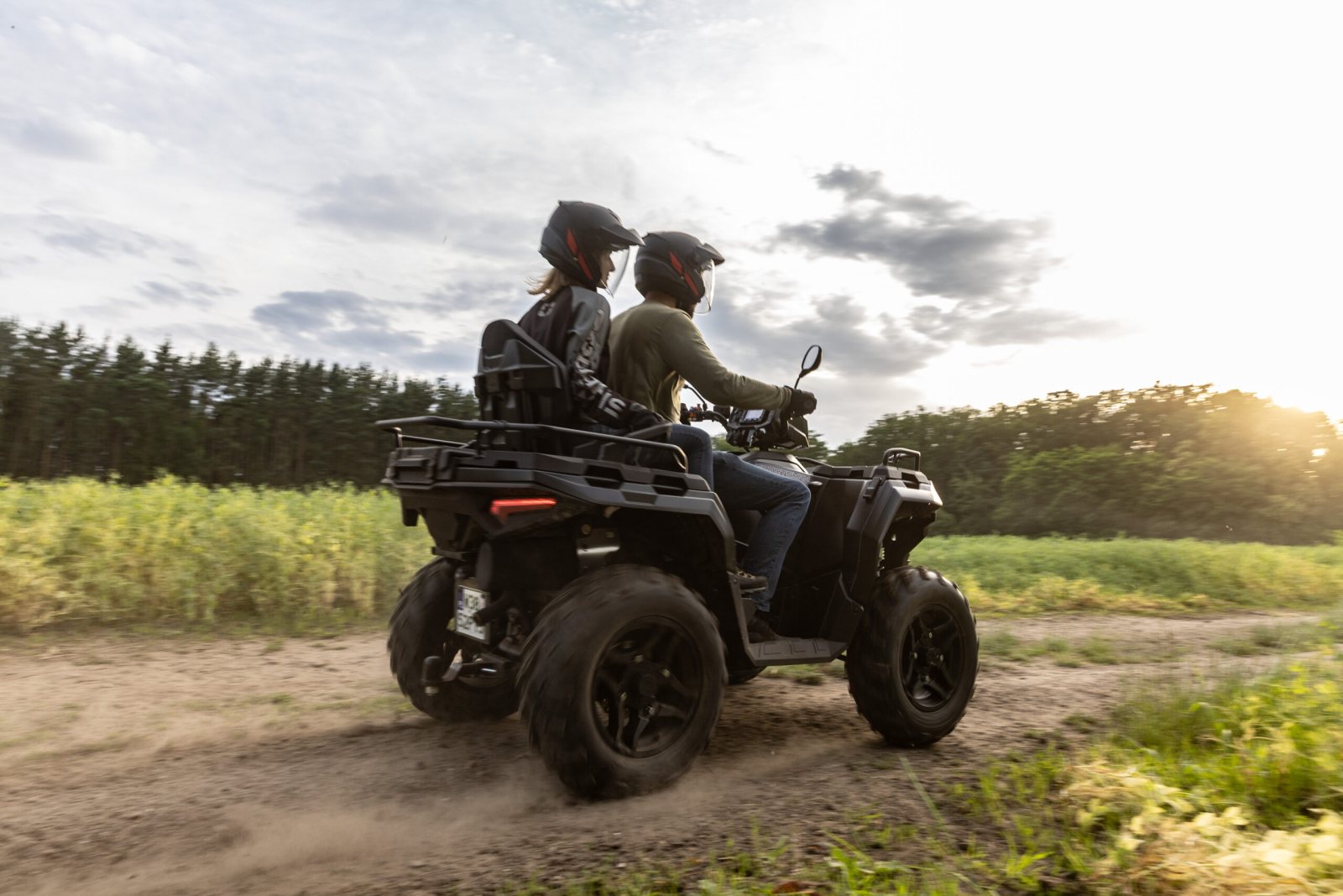 Polaris Off Road rozšiřuje modelovou nabídku pro rok 2026, včetně zcela nového ATV pro dva jezdce