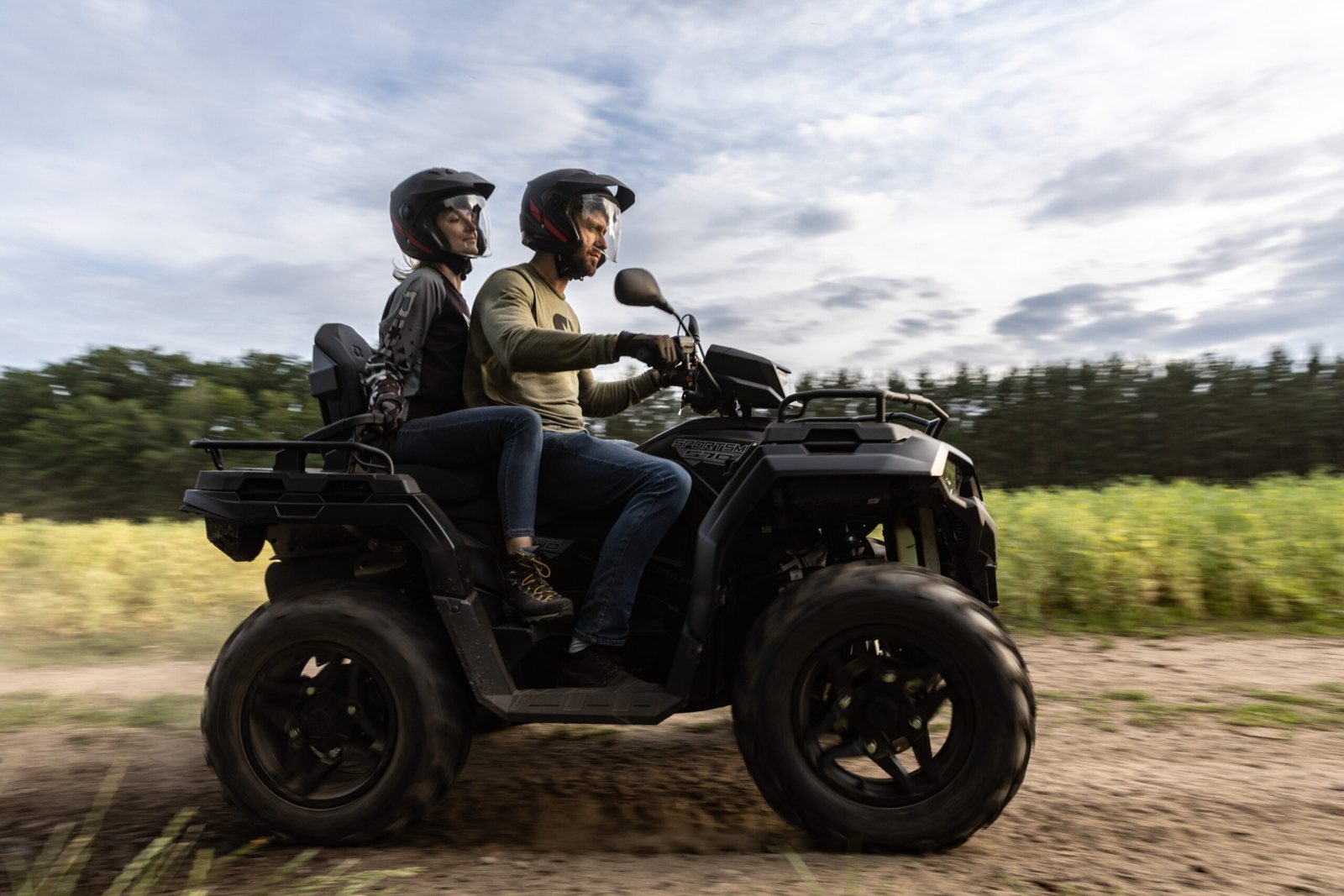 Polaris Off Road rozšiřuje modelovou nabídku pro rok 2026, včetně zcela nového ATV pro dva jezdce