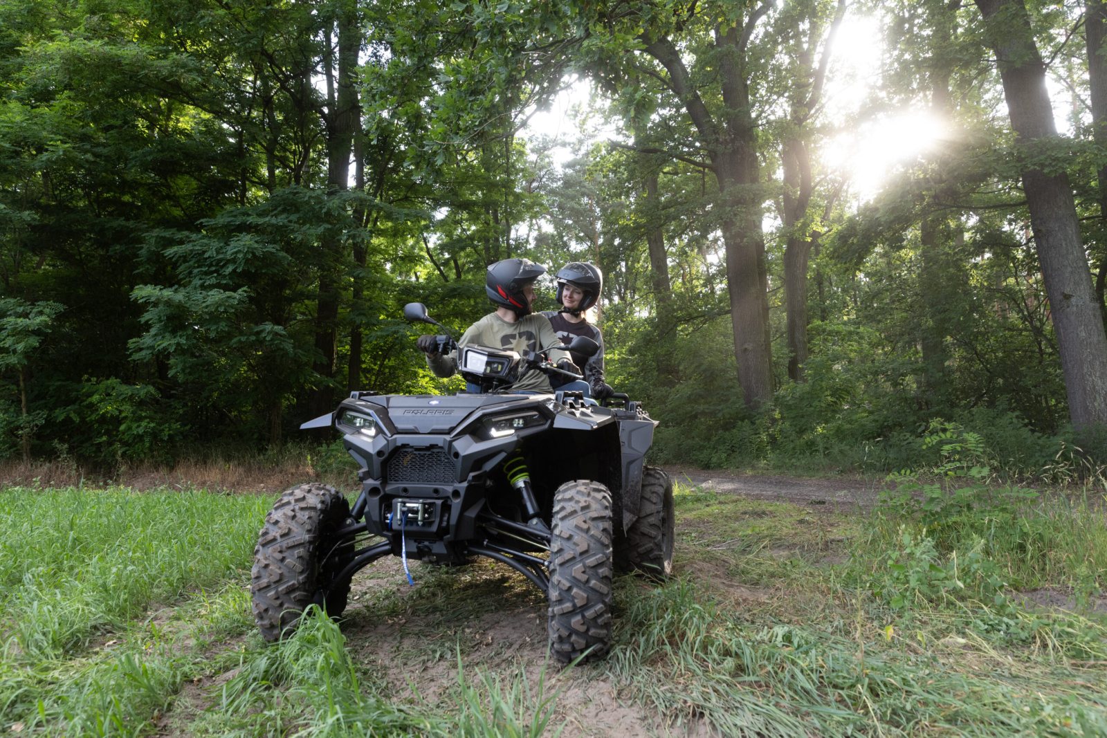 Polaris Off Road rozšiřuje modelovou nabídku pro rok 2026, včetně zcela nového ATV pro dva jezdce