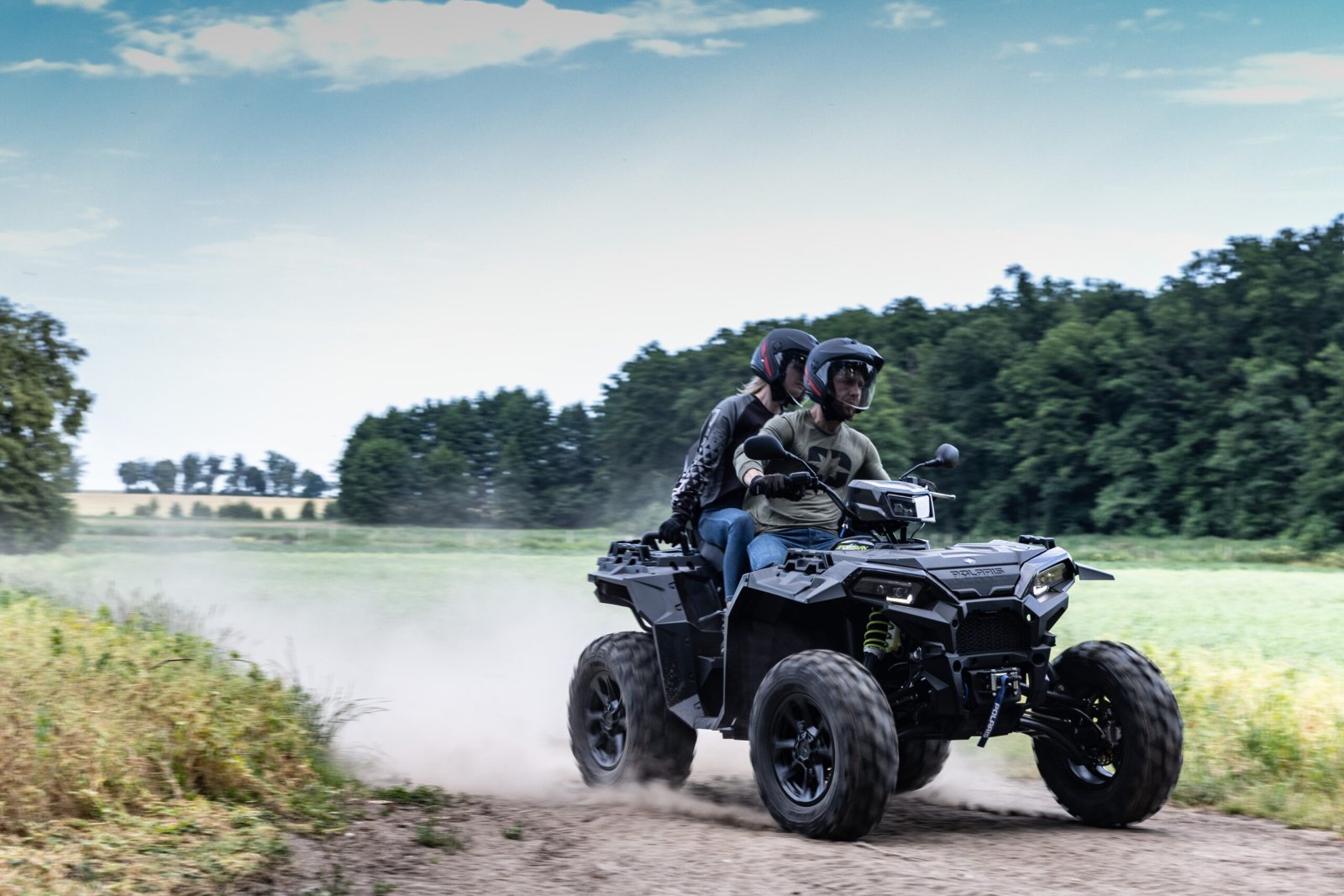 Polaris Off Road rozšiřuje modelovou nabídku pro rok 2026, včetně zcela nového ATV pro dva jezdce