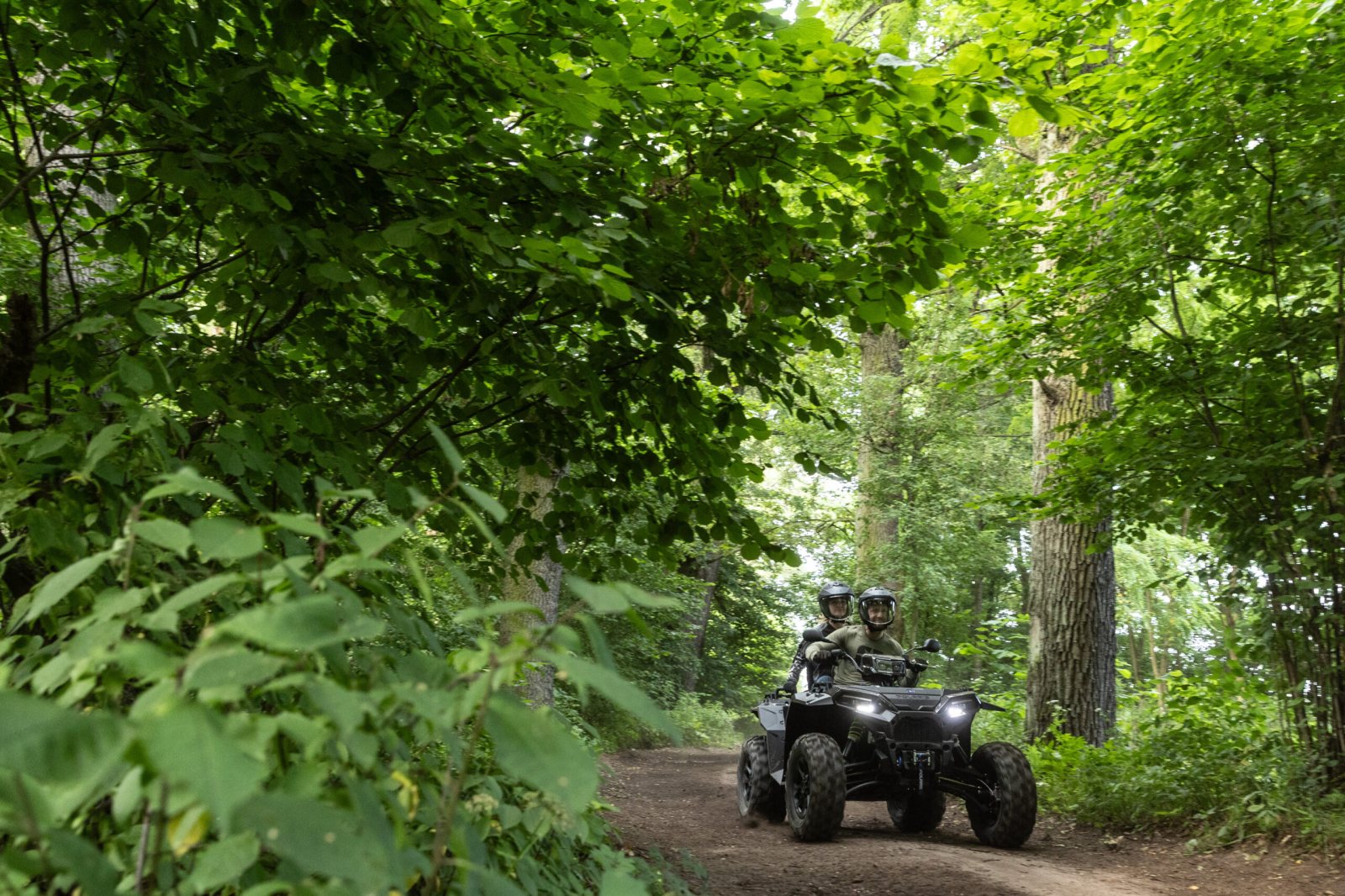 Polaris Off Road rozšiřuje modelovou nabídku pro rok 2026, včetně zcela nového ATV pro dva jezdce