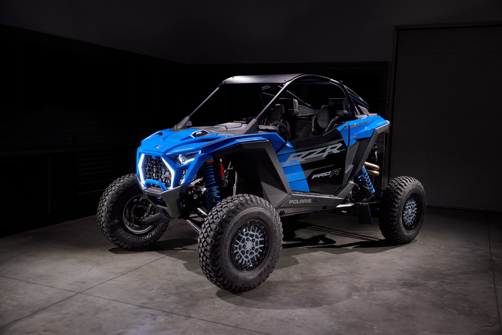 Polaris posouvá legendární jízdní vlastnosti modelu RZR s novým RZR Pro R Ultra Edition