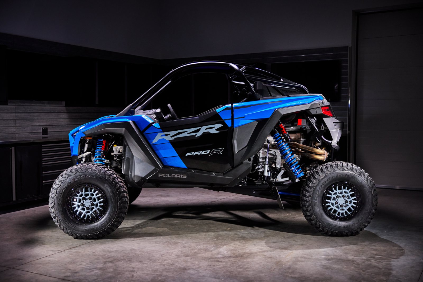 Polaris posouvá legendární jízdní vlastnosti modelu RZR s novým RZR Pro R Ultra Edition