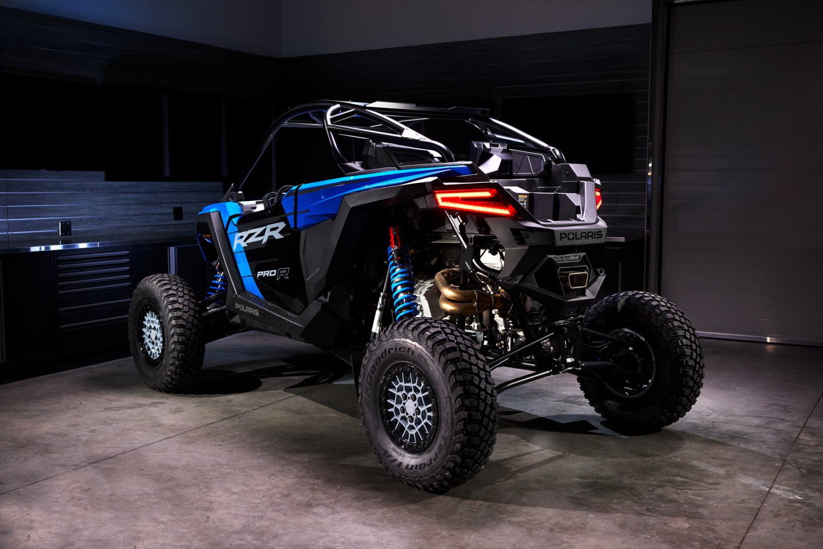 Polaris posouvá legendární jízdní vlastnosti modelu RZR s novým RZR Pro R Ultra Edition