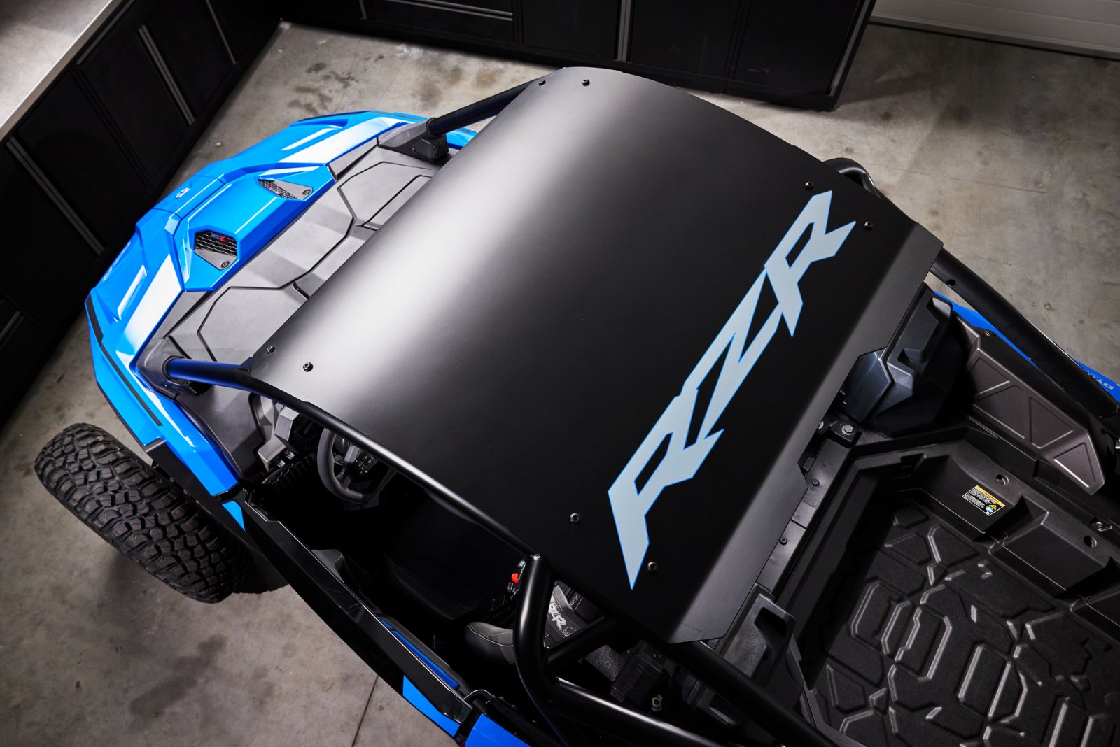 Polaris posouvá legendární jízdní vlastnosti modelu RZR s novým RZR Pro R Ultra Edition