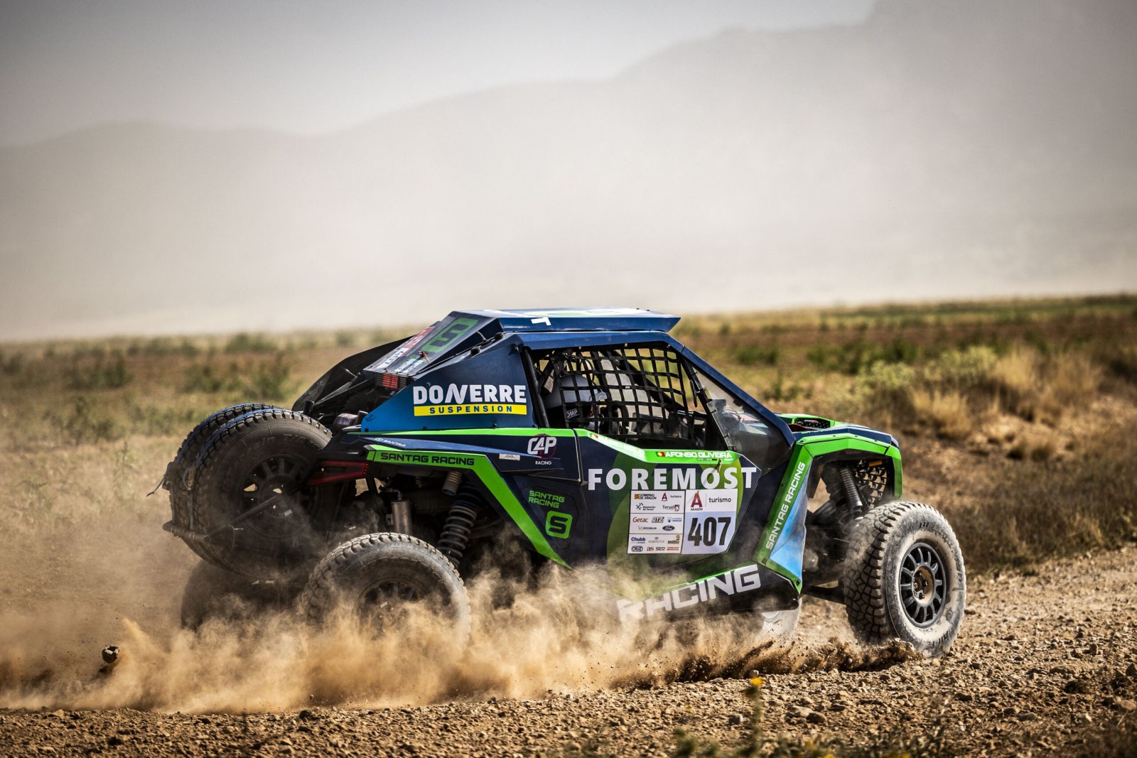 Polaris se vrací na Dakar obhájit titul ve třídě SSV: Oznámení sestav továrního a partnerských týmů pro rok 2026