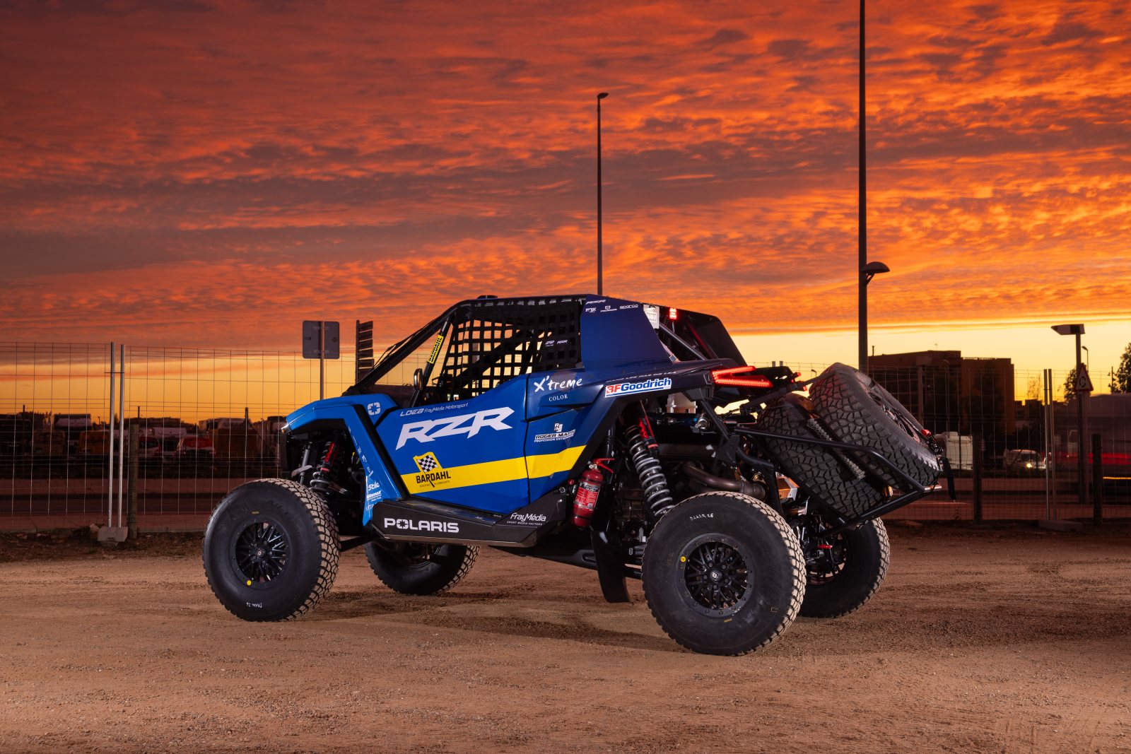 Polaris se vrací na Dakar obhájit titul ve třídě SSV: Oznámení sestav továrního a partnerských týmů pro rok 2026
