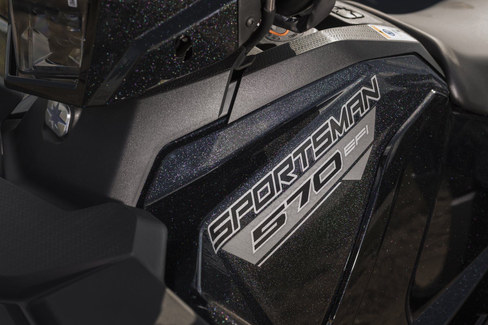 Polaris Sportsman 570 Black Edition: do off-roadu ještě stylověji