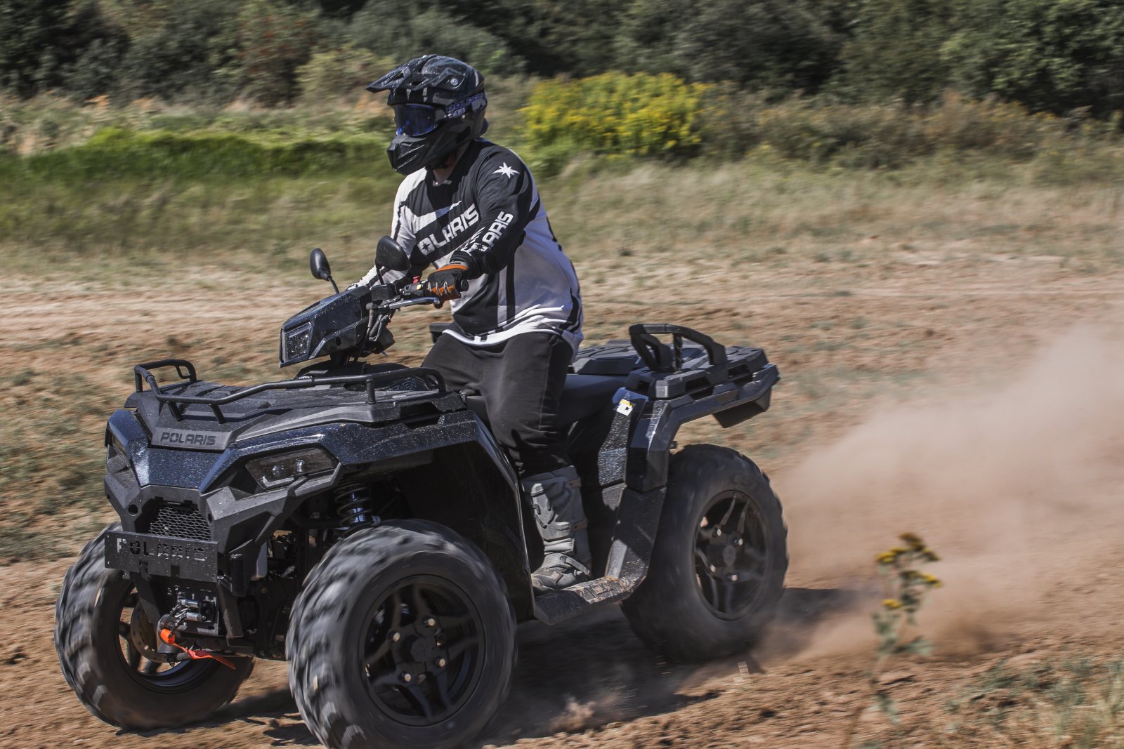 Polaris Sportsman 570 Black Edition: do off-roadu ještě stylověji
