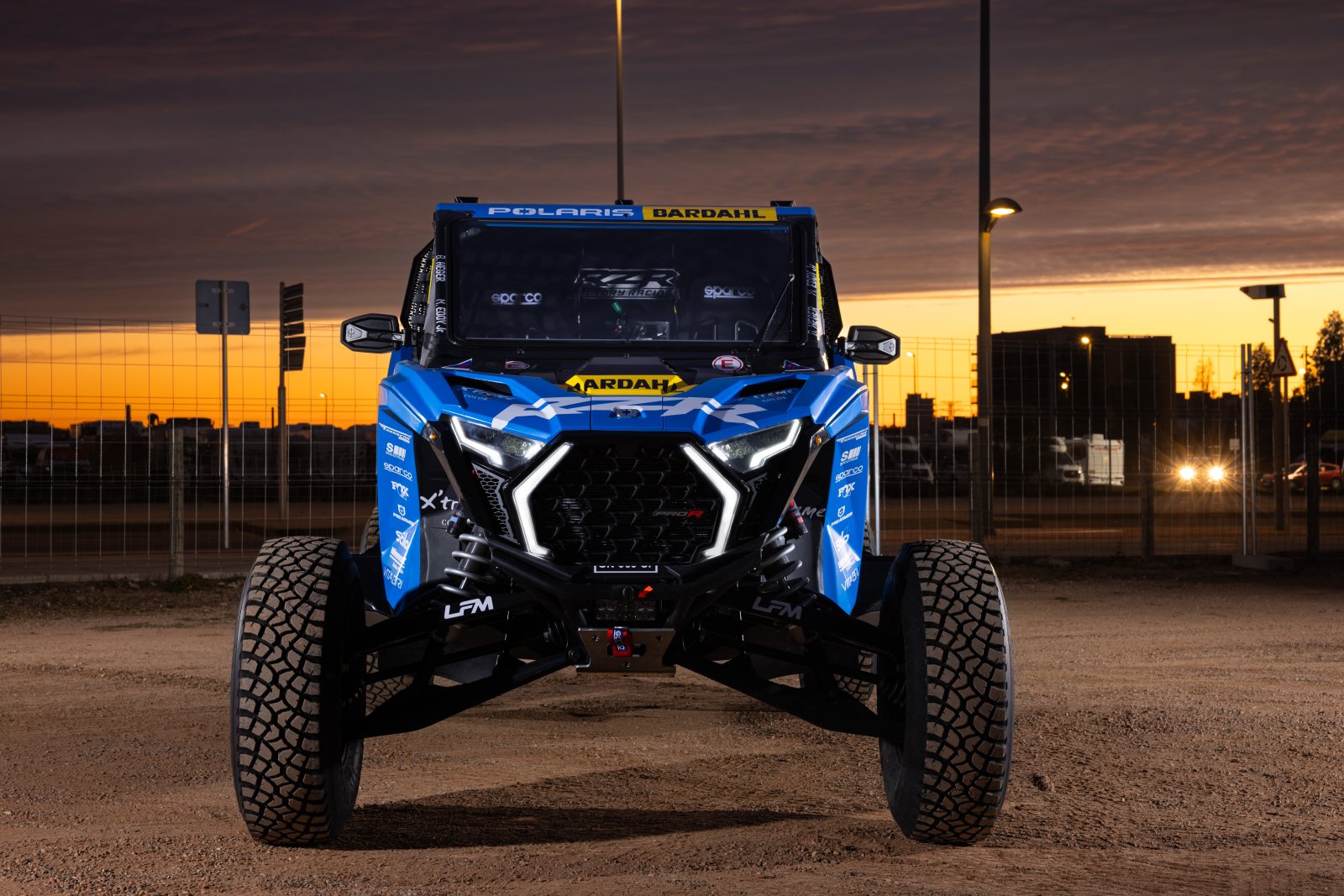 Polaris a Loeb FrayMédia Motorsport slaví na Dakaru vítězství v kategorii SSV a tři posádky v top 10