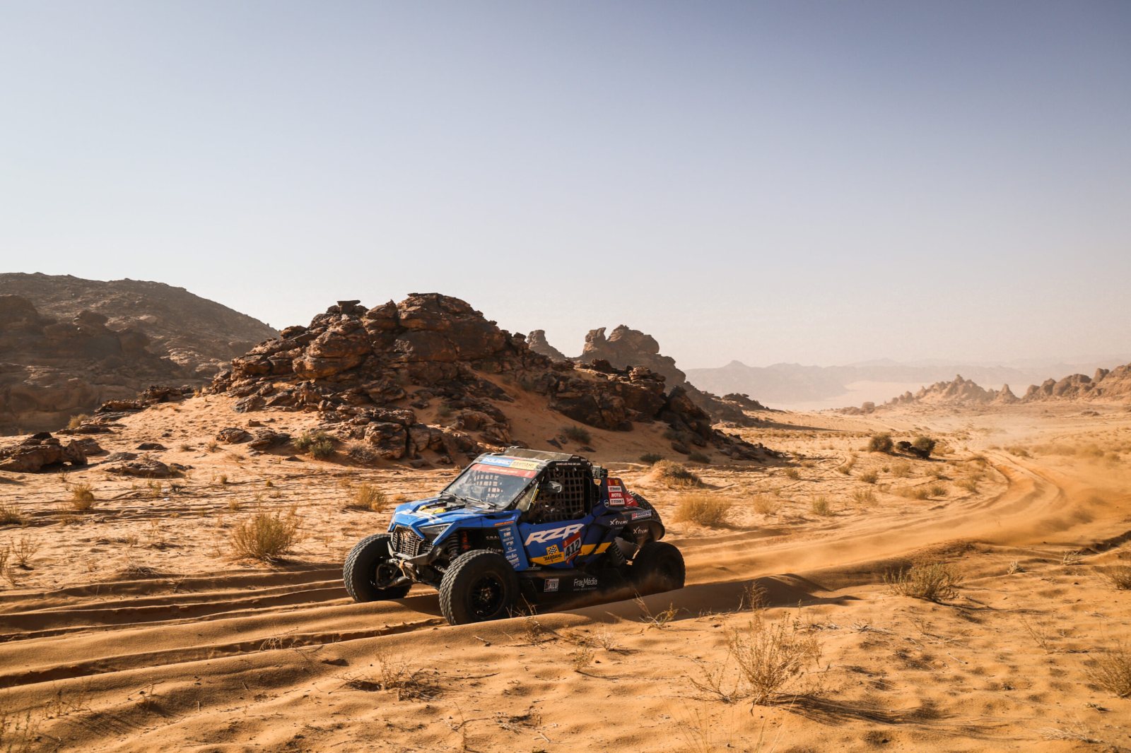 Polaris a Loeb FrayMédia Motorsport slaví na Dakaru vítězství v kategorii SSV a tři posádky v top 10
