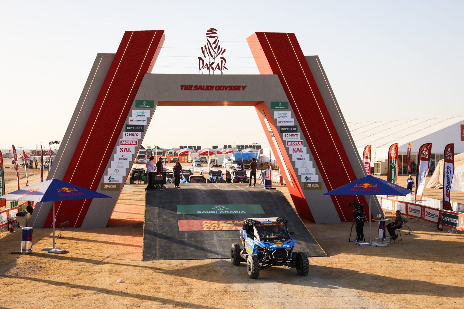 Polaris a Loeb FrayMédia Motorsport slaví na Dakaru vítězství v kategorii SSV a tři posádky v top 10