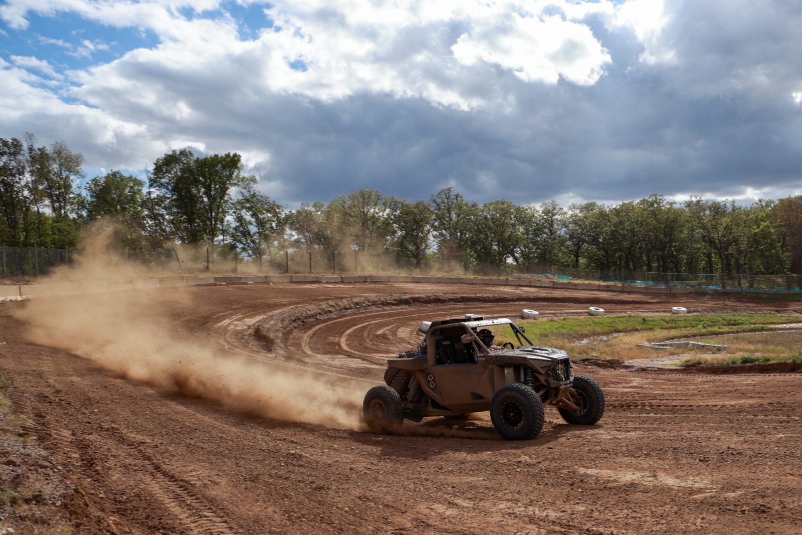 Tým Sébastien Loeb Racing testuje v USA RZR Pro R Factory